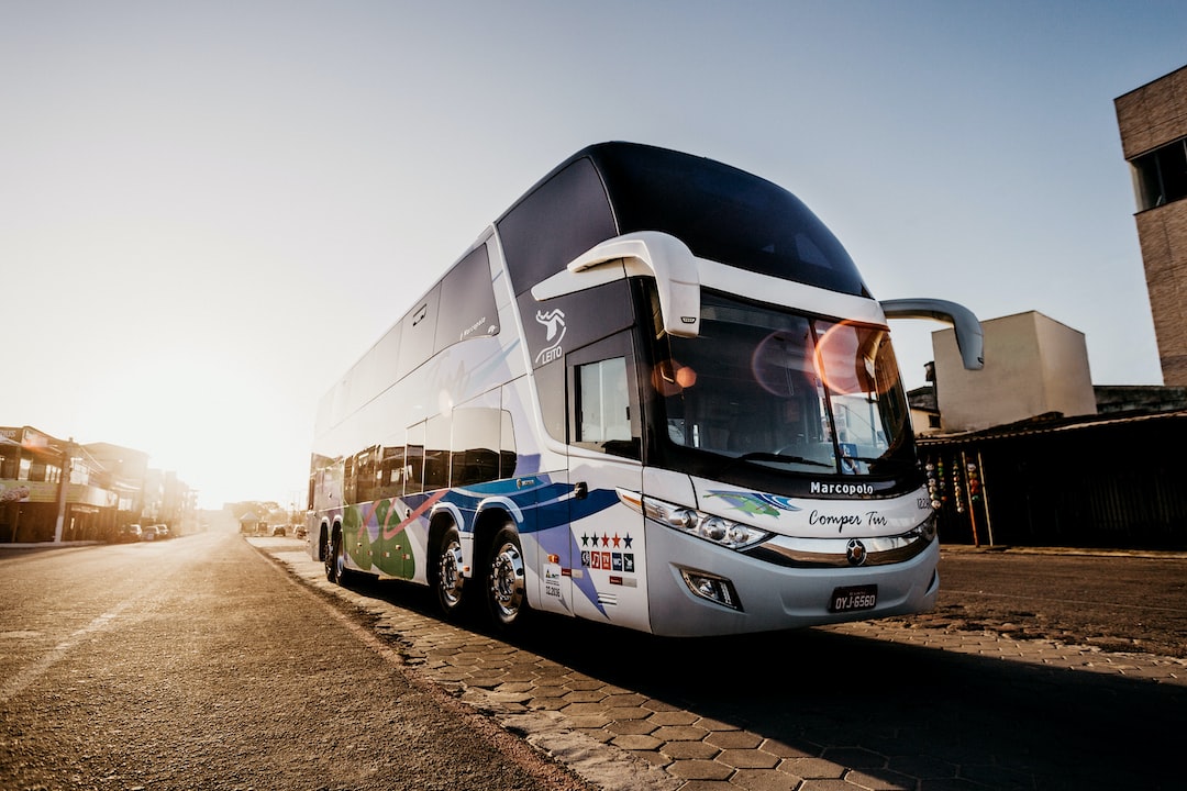 Jak wybór odpowiedniej zabudowy może zwiększyć komfort podróży w autobusach klasy premium?