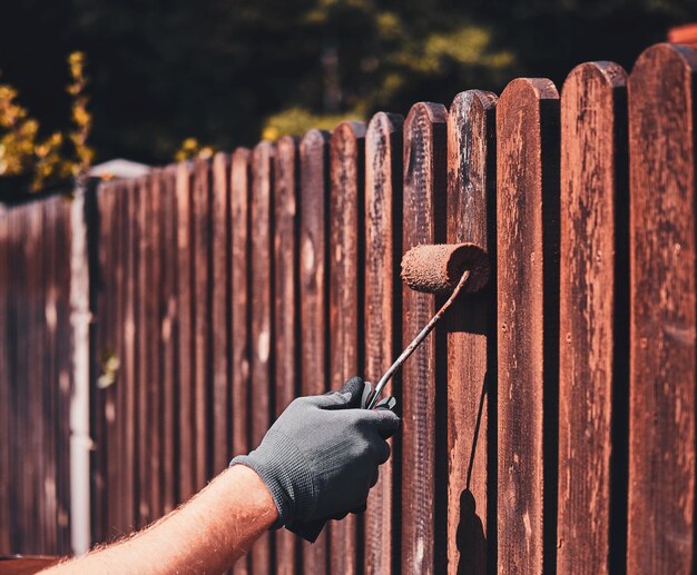 Jakie są korzyści z używania klamer montażowych w nowoczesnych ogrodzeniach?