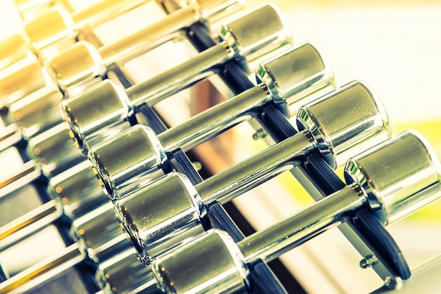 Jak łożyska wpływają na wydajność maszyn przemysłowych?