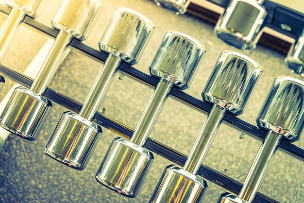 Jakie korzyści przynosi anodowanie aluminium w przemyśle motoryzacyjnym?