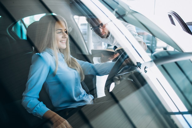 Jakie wyzwania niesie przyszłość dla kierowców w erze zaawansowanych technologii motoryzacyjnych?